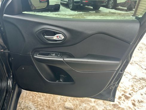 Used 2014 Jeep Cherokee Sport image 16