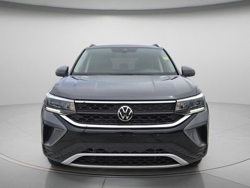 Used 2023 Volkswagen Taos SE w/ Black Wheel Package FWD image 5