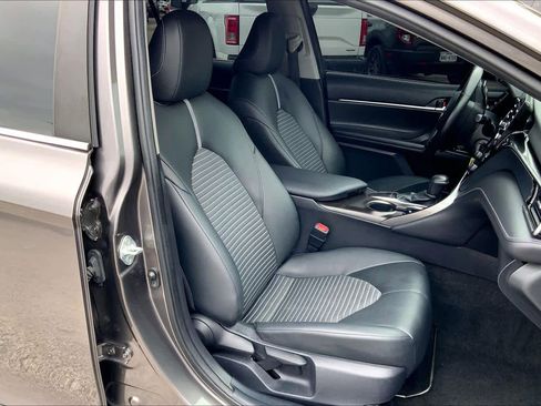 Used 2023 Toyota Camry SE image 9