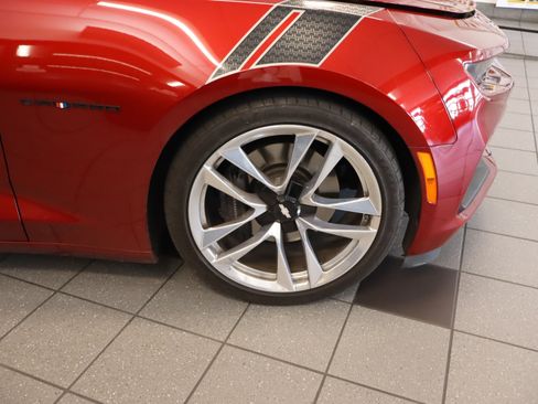 Used 2021 Chevrolet Camaro SS w/ Wild Cherry Design Package 1 RWD image 33