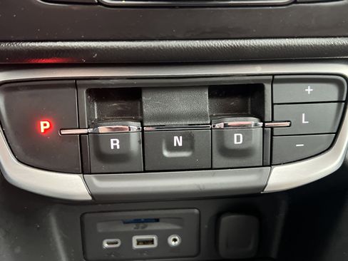 Used 2023 GMC Terrain SLT image 26