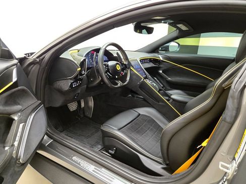 Used 2024 Ferrari Roma RWD image 17