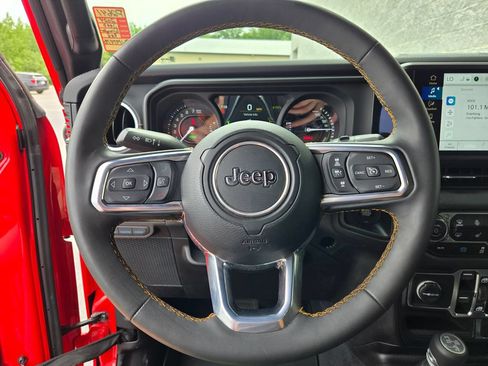 Used 2024 Jeep Wrangler Unlimited Sahara w/ Safety Group AWD/4WD image 18