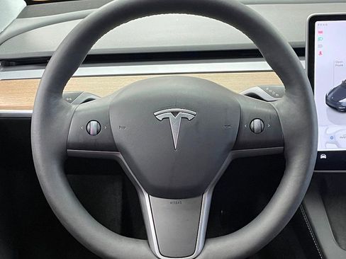 Used 2022 Tesla Model Y Long Range image 23