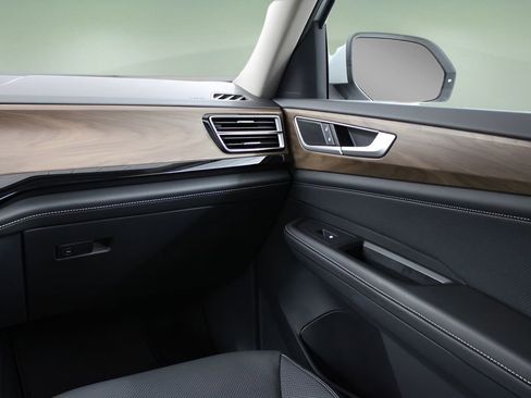 Used 2024 Volkswagen Atlas SE w/ Black Wheel Package FWD image 17