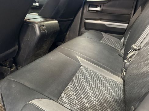 Used 2020 Toyota Tundra SR5 w/ SR5 Convenience Package AWD/4WD image 5