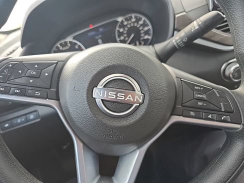Used 2025 Nissan Altima 2.5 SV FWD image 12
