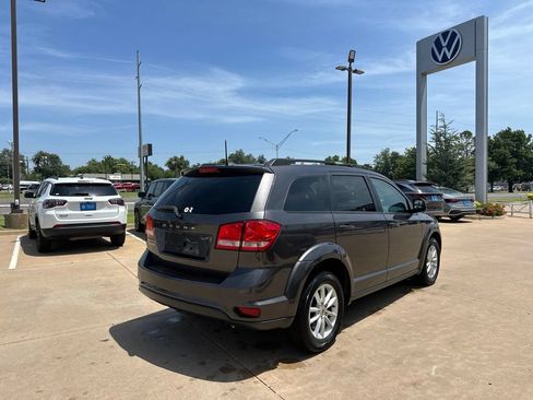 Used 2019 Dodge Journey SE w/ Premium Group FWD image 5