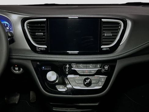 New 2026 Chrysler Pacifica Select image 9