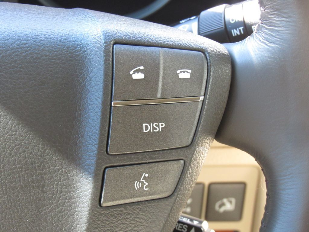 Used 2015 Lexus LX 570 4WD w/ Luxury Package image 28