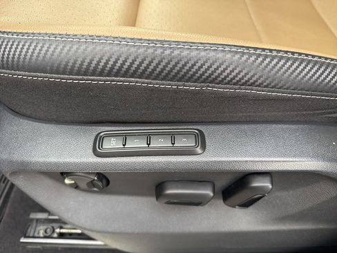 Used 2022 Volkswagen Atlas Cross Sport SEL R-Line image 11