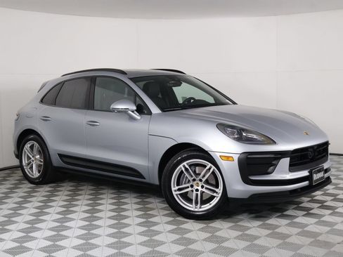 Certified 2026 Porsche Macan AWD/4WD image 9