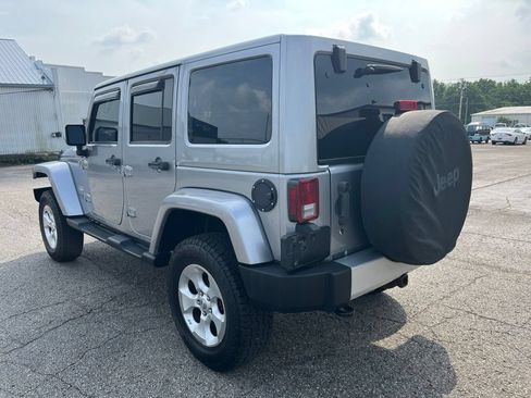 Used 2013 Jeep Wrangler Unlimited Sahara w/ Connectivity Group AWD/4WD image 6