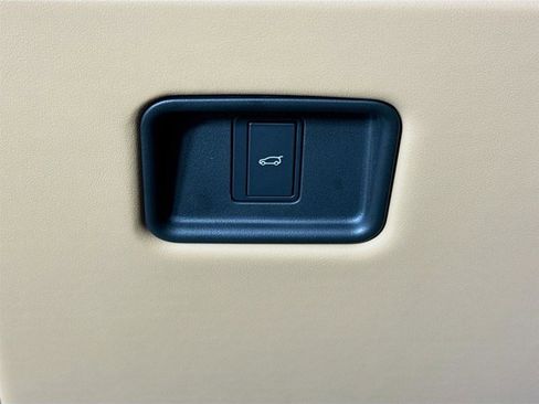 New 2026 Land Rover Range Rover Long Wheelbase SE image 10