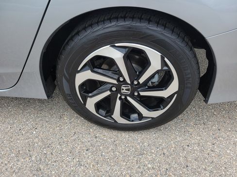 Used 2017 Honda Accord EX-L image 9