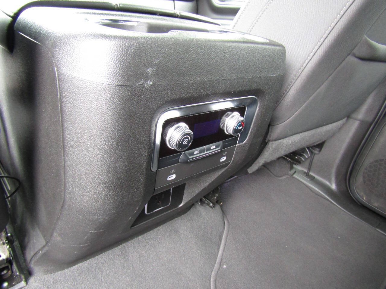 Used 2022 GMC Yukon XL SLE AWD/4WD image 23