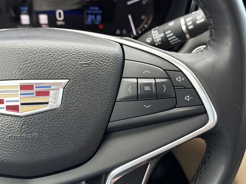 Used 2017 Cadillac XT5 Luxury w/ Driver Awareness Package image 17