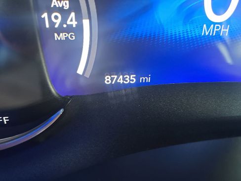 Certified 2022 Chrysler Pacifica Touring-L w/ Uconnect Theater Family Group image 15