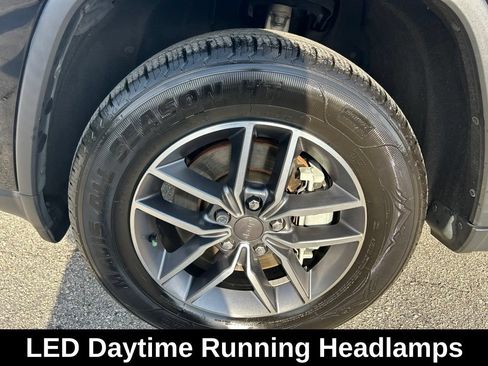 Used 2022 Jeep Grand Cherokee Limited w/ Tech Group AWD/4WD image 19