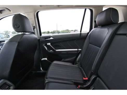 Used 2022 Volkswagen Tiguan SE AWD/4WD image 12