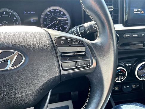 Used 2022 Hyundai Venue Limited FWD image 20