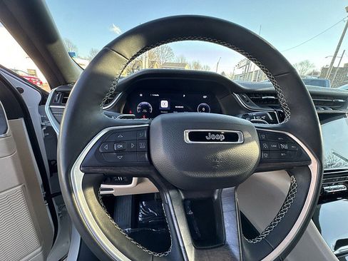 Used 2024 Jeep Grand Cherokee Limited w/ Black Appearance Package image 7