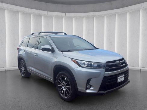 Used 2017 Toyota Highlander SE AWD/4WD image 7