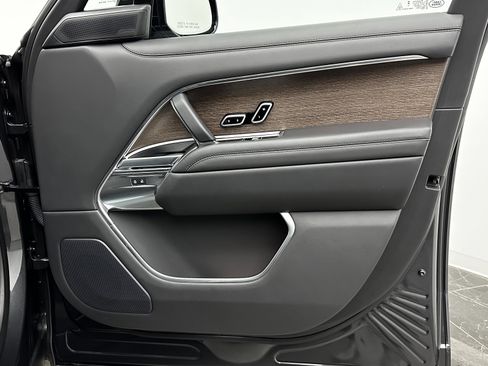 Used 2025 Land Rover Range Rover Long Wheelbase SE image 47