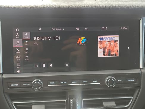 Used 2021 Porsche Macan AWD/4WD image 28