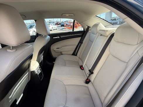 Used 2022 Chrysler 300 Touring L w/ Comfort Group image 18