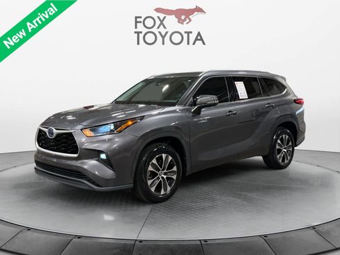 Used 2021 Toyota Highlander XLE FWD image 1