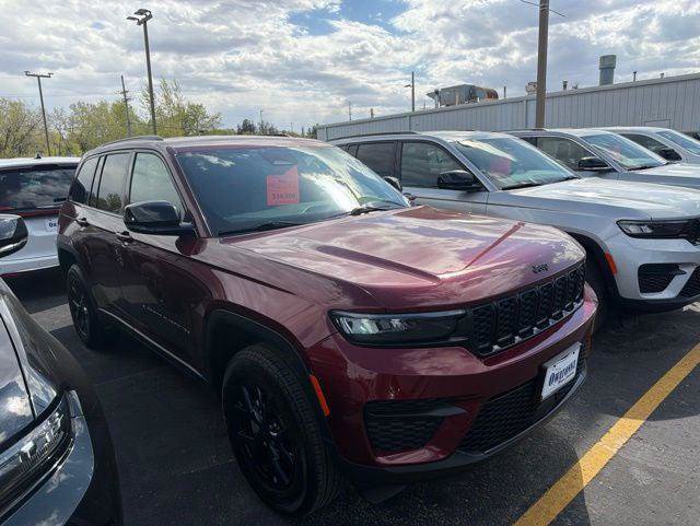 Certified 2025 Jeep Grand Cherokee Altitude AWD/4WD image 1