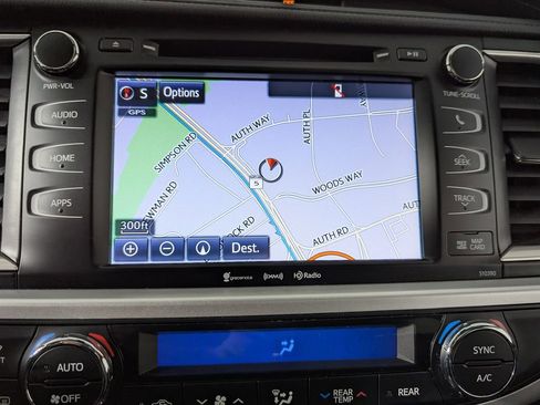 Used 2019 Toyota Highlander SE image 18