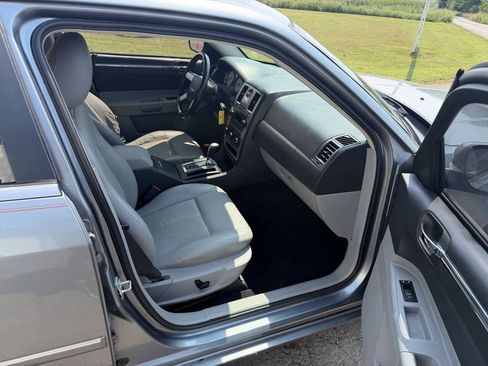 Used 2007 Chrysler 300 Touring w/ Comfort/Convenience Group RWD image 18