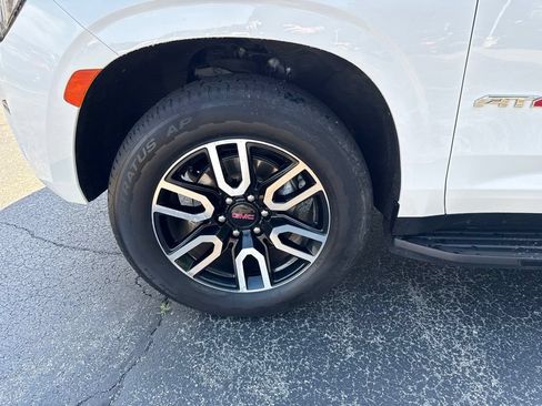 Used 2022 GMC Yukon XL AT4 AWD/4WD image 11