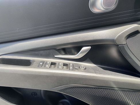 Used 2024 Hyundai Elantra SEL FWD image 17