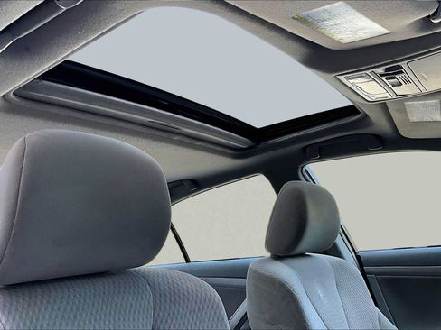 Used 2010 Toyota Camry LE FWD image 13