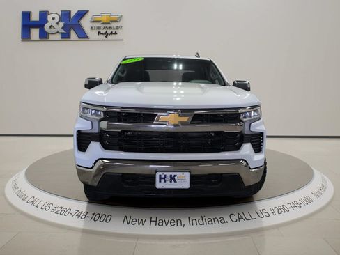 Used 2024 Chevrolet Silverado 1500 LT AWD/4WD image 2