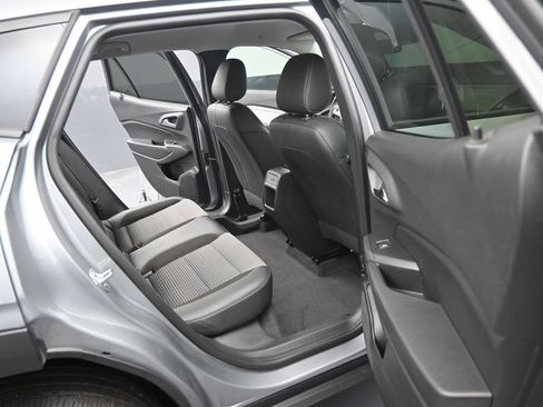 Used 2025 Chevrolet Trax LT FWD image 13
