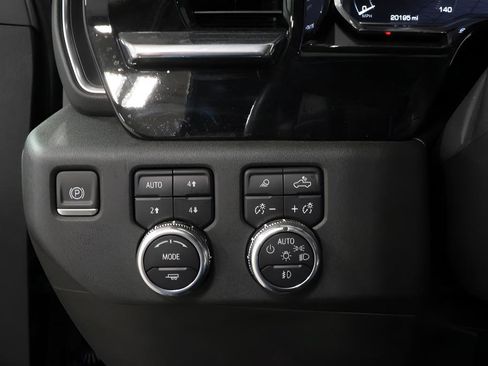 Used 2024 GMC Sierra 1500 Elevation w/ Preferred Package AWD/4WD image 17