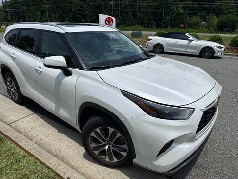 Used 2023 Toyota Highlander XLE FWD image 6