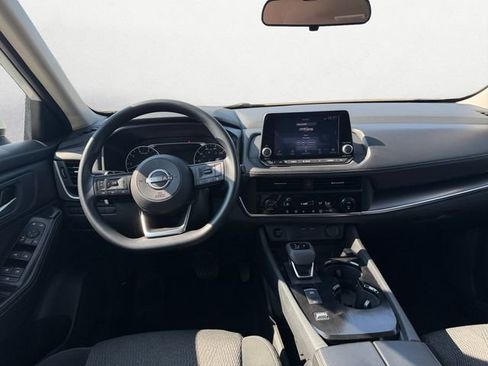 Used 2024 Nissan Rogue SV FWD image 10