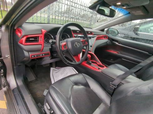 Used 2020 Toyota Camry XLE image 7