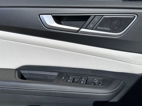 New 2025 Volkswagen Atlas Cross Sport SEL Premium R-Line image 16