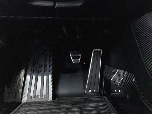 Used 2015 Porsche 918 Spyder image 18