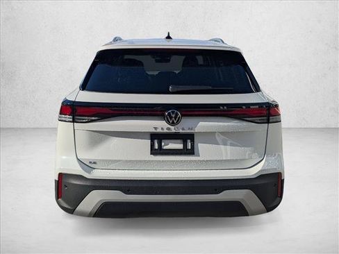 New 2026 Volkswagen Tiguan SE FWD image 6