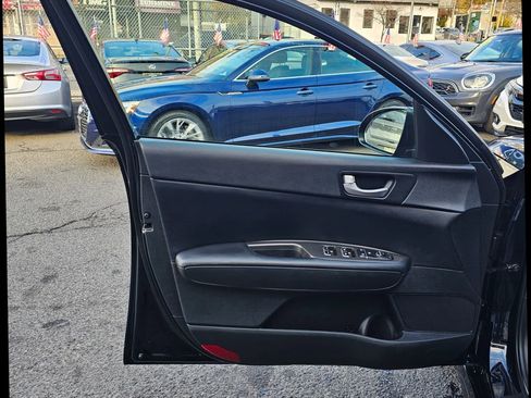 Used 2020 Kia Optima SE FWD image 11