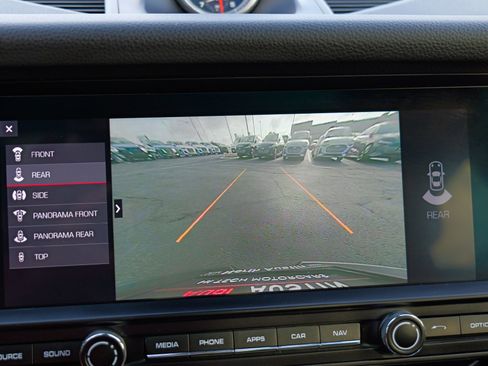 Used 2021 Porsche Macan S image 16