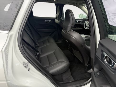 Used 2023 Volvo XC60 B5 Plus image 18