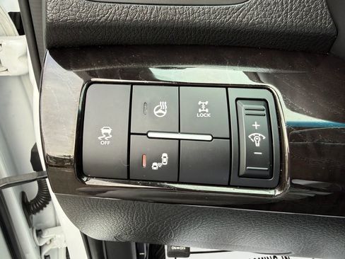 Used 2015 Kia Sorento SX image 48